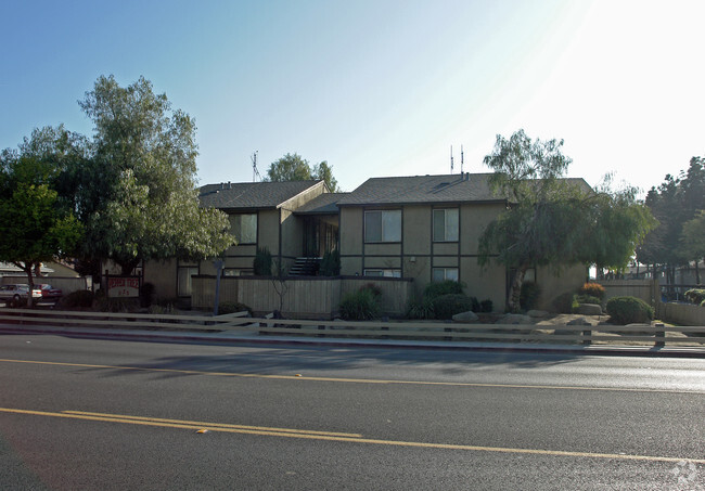 Building Photo - Pepper Tree Apartments