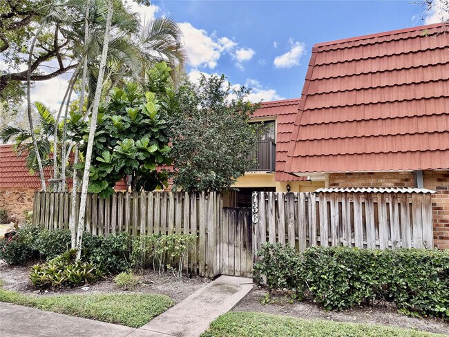 Foto del edificio - 736 NW 98th Cir