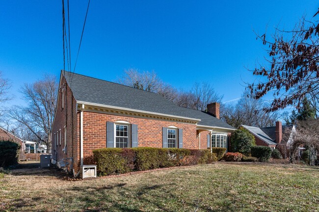 Building Photo - Beautiful 3 Bedroom House
