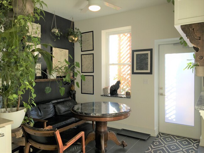 Foto del edificio - 3329 W Pierce Ave