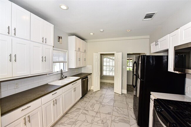 Foto del edificio - 410 Kenniston Dr