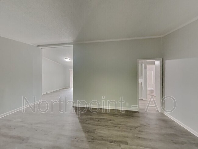Building Photo - 1174 Alemeda Dr