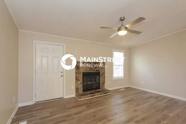 Building Photo - 3 Bedroom Pet-Friendly Home in Charlotte, NC with Main Street Renewal