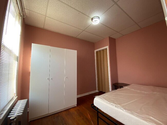 Building Photo - 493 Pavonia Ave