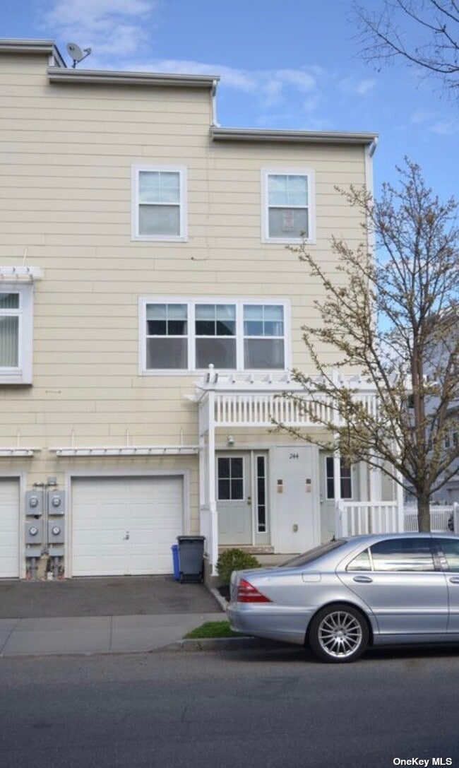 Building Photo - 244 Beach 77th St