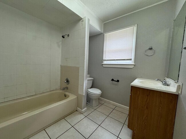 Building Photo - 2107 14th St
