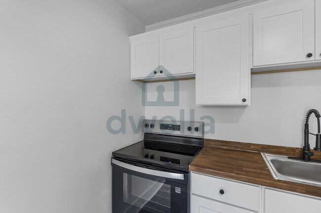 Foto del edificio - LOCATION, LOCATION, LOCATION!!! 3-Bedroom RENOVATED Rental Home-UNMATCHED CONVENIENCE!