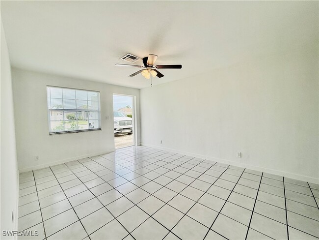 Foto del edificio - 773 101st Ave N