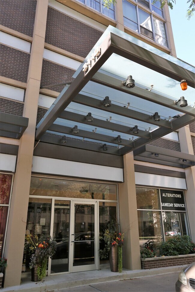 Building Photo - 3110 N Sheridan Rd