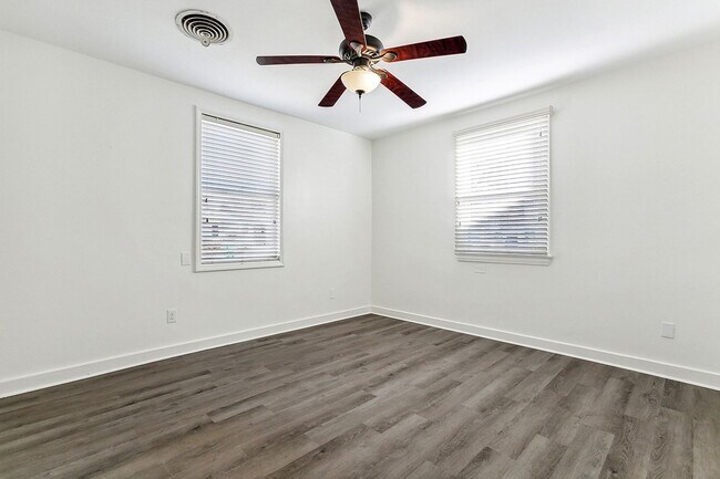 Foto del edificio - Better Price! Old Jefferson 3 Bedroom! Clo...