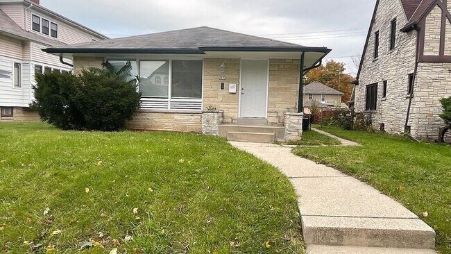 Building Photo - Don't miss out call RENU Property Manageme...