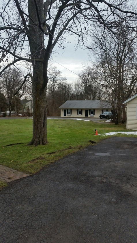 Foto principal - 1321 E Genesee St