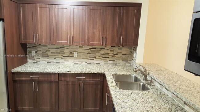 Building Photo - 3 br, 2 bath House - 453 Lakeview Dr Apt 4