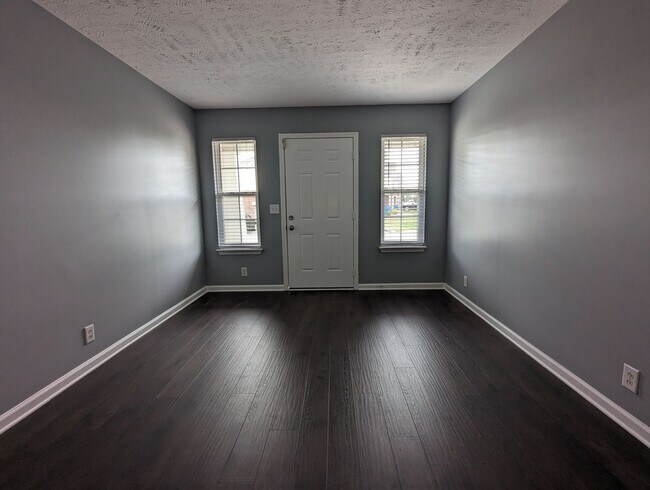 Building Photo - Spacious 2 Bed/2.5 Bath With Attached 1 Ca...