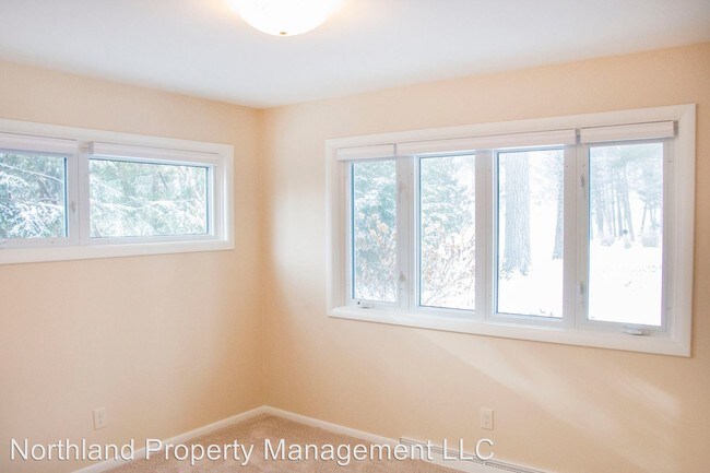 Foto del edificio - 3 br, 1.5 bath House - 7282 East Shore Rd