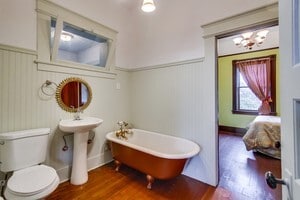Original Clawfoot bathtub - 845 20th St