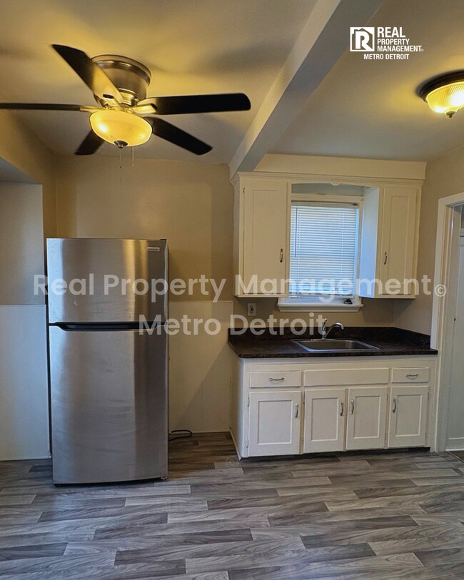 Foto del edificio - 21242 Beechwood Ave