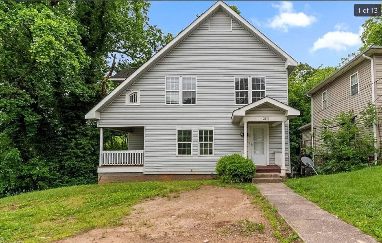 Primary Photo - Charming 4-Bedroom Home on Greenway Avenue...