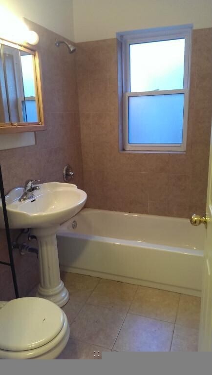 Foto del edificio - 2010 W Foster Ave