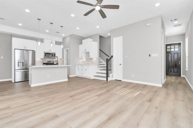Building Photo - 2347 Hoskins Dr