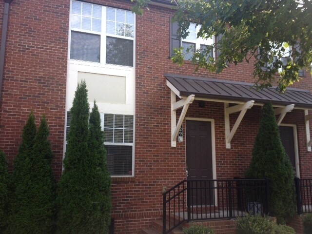 Primary Photo - Luxury 2 Bed/ 2 Bath Townhome in Legacy Vi...