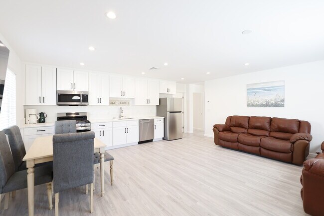 Building Photo - 18623 Bryant St