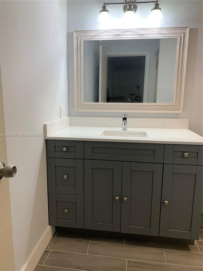 Foto del edificio - 3298 W 70th St