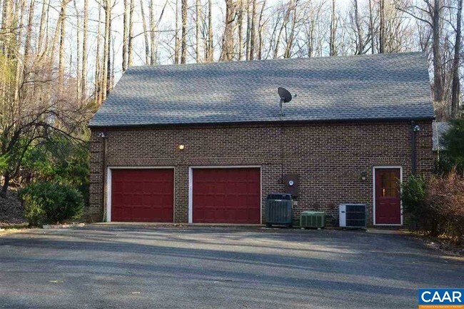 Building Photo - 715 Tanglewood Rd