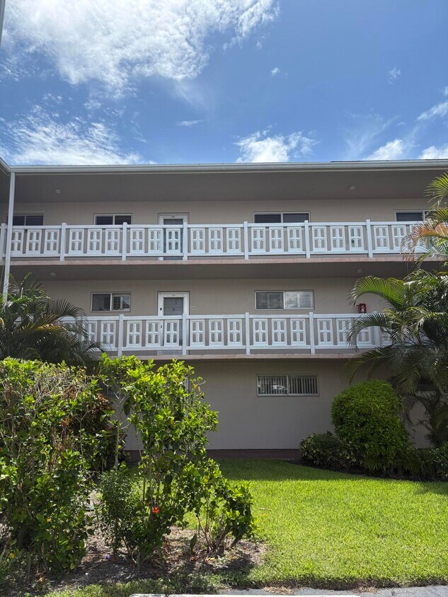 Foto principal - 2770 Garden Dr S