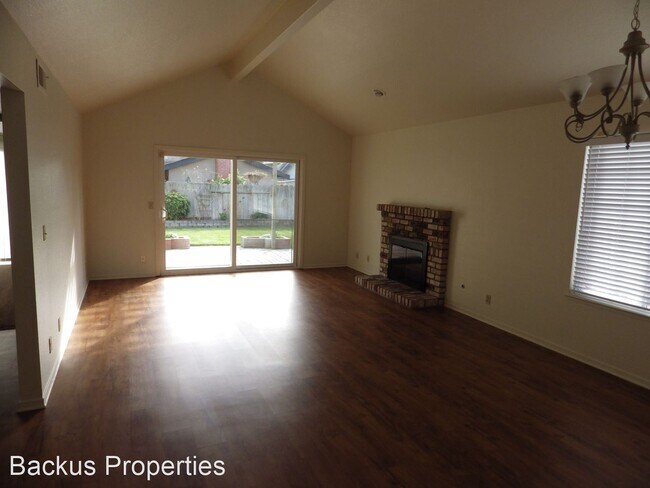 Building Photo - 3 br, 2 bath House - 11 Lombard Cr