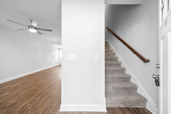 Building Photo - 919 Martin St