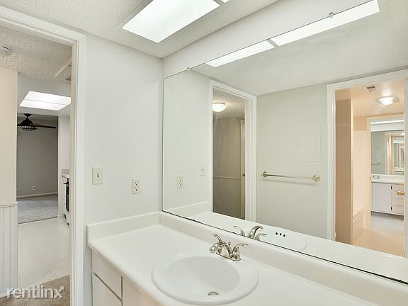 Foto del edificio - 2 br, 1 bath House - 2466 Larkspur Ln Apt 354