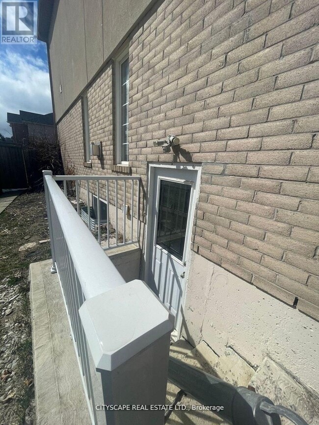 Building Photo - 1048 Zimmerman Crescent