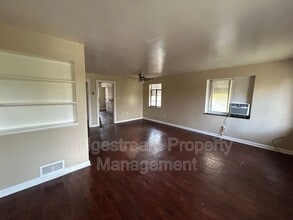 Building Photo - 960 Sherwood Dr