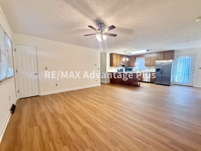 Building Photo - Spacious home with fiber internet close to Charlotte Court House