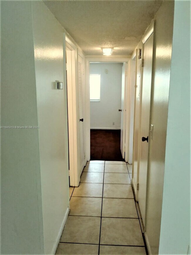 Foto del edificio - 4160 NW 21st St