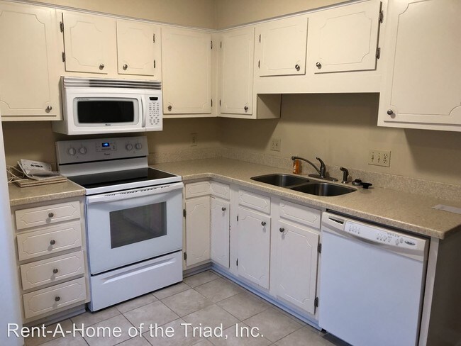 Building Photo - 3 br, 2.5 bath House - 4919-C Tower Road
