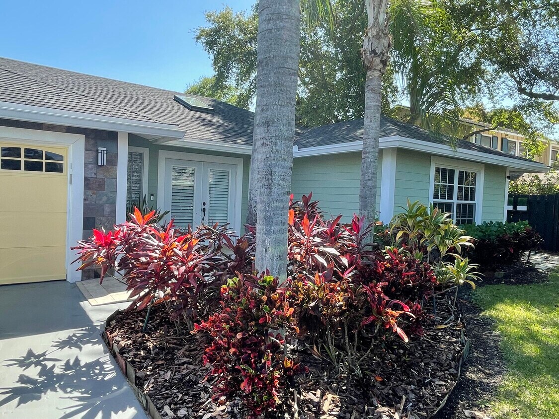 Primary Photo - 382 NW 35th Ln