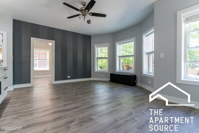 Foto del edificio - 1055 W Glenlake Ave