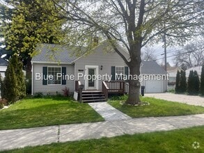 Building Photo - 745 S Higbee Ave