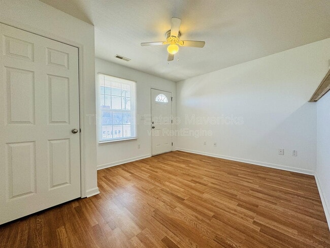 Building Photo - 4609 Kirkland Ave