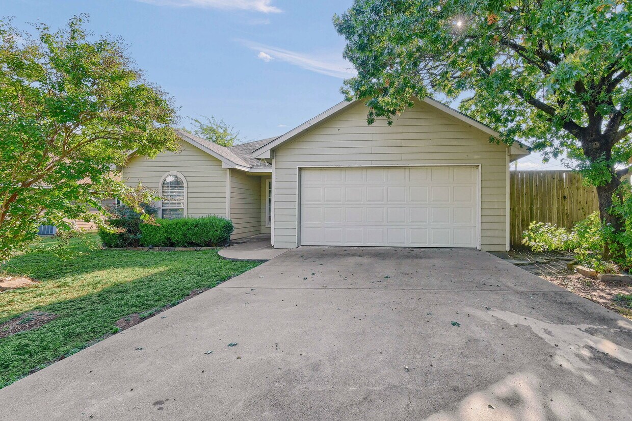 108 Brown St, Tom Bean, TX 75491 House Rental in Tom Bean, TX