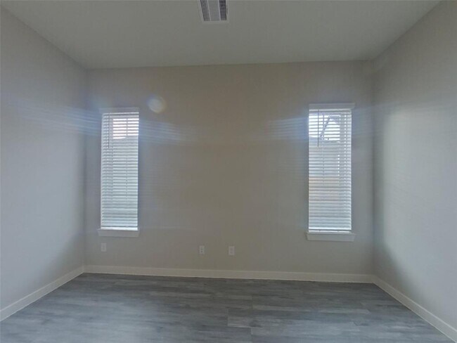 Foto del edificio - 9835 Willow Creek Commerce Dr