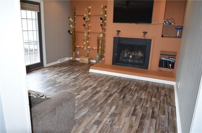 Family room - 5125 Magnolia Dr