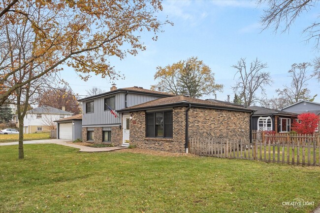 Building Photo - 818 Pleasant Ave