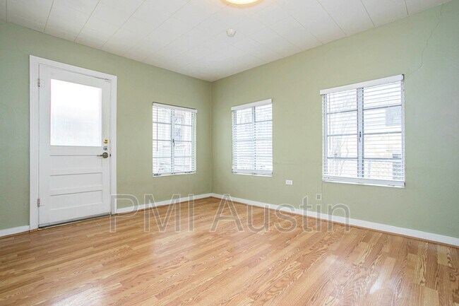 Foto del edificio - 1011 E 9th St