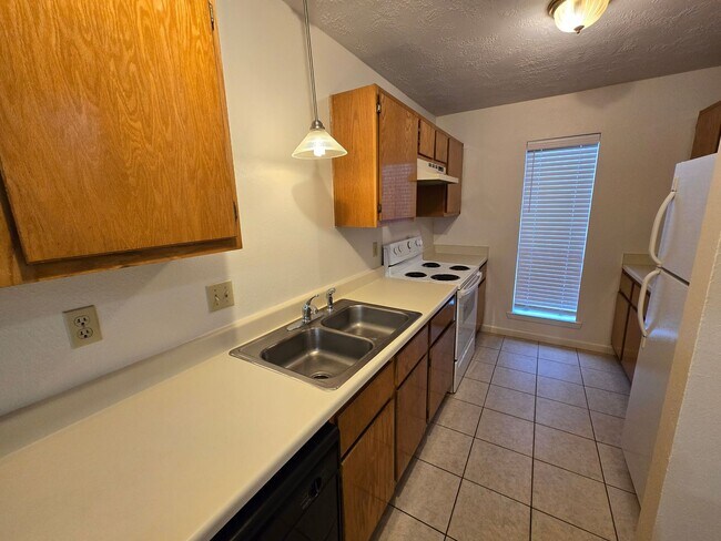 Foto del edificio - College Station - 2-bedroom, 1-bath Duplex...
