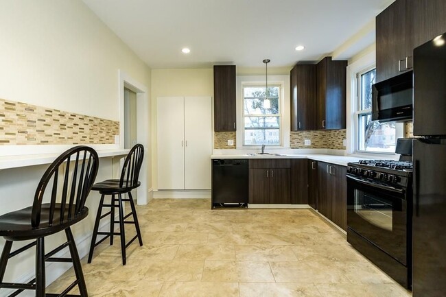 Building Photo - 29 Bentley St