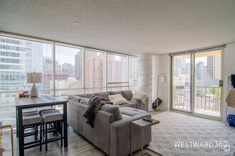 Building Photo - 1212N N La Salle Dr