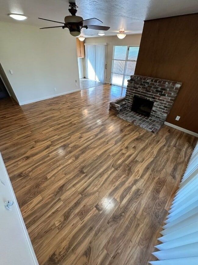 Foto del edificio - Nor Cal Realty Inc, 3 BD 2 BTH house with 2 car garage